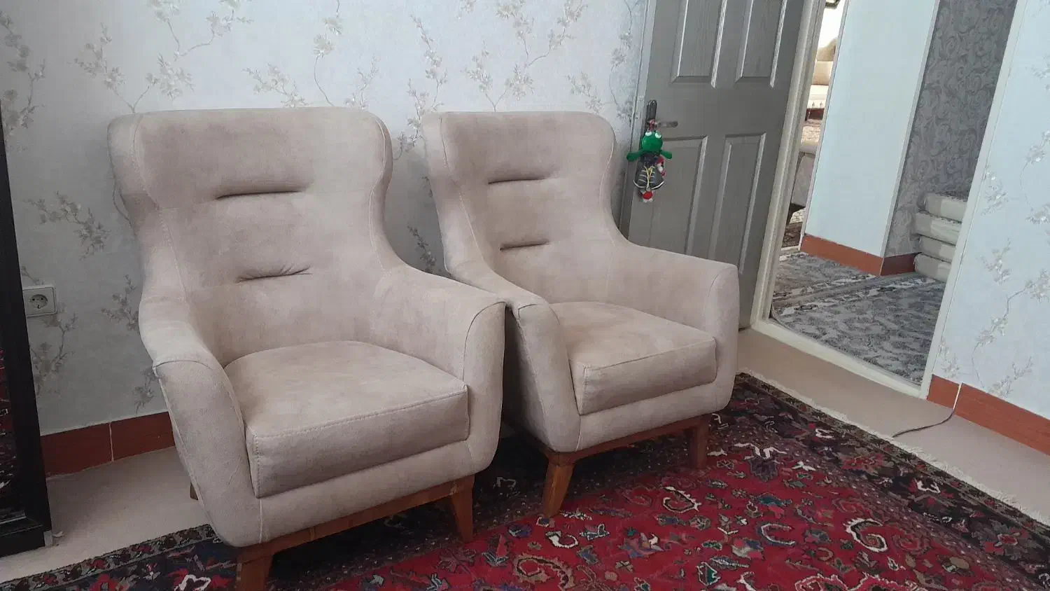 فروش مبل راحتی نیم ست و یک عدد بوفه|مبلمان خانگی و میز عسلی|مراغه, |دیوار