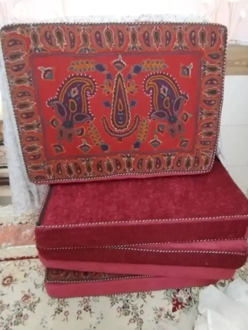 مبل قالی و پشتی پته|مبلمان خانگی و میز عسلی|ماهان, |دیوار