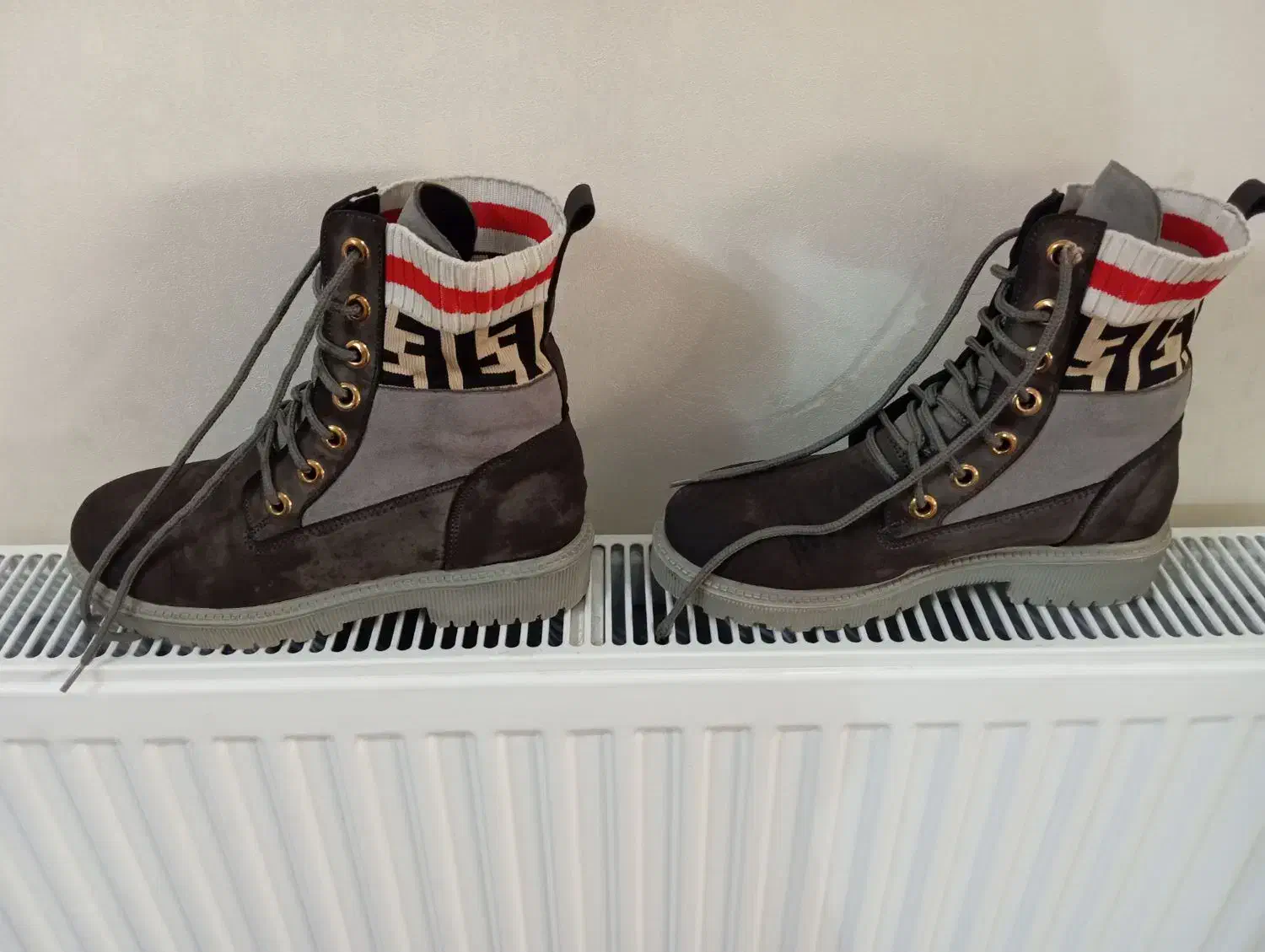 نیم بوت دخترانه سایز38و کفش ورنی پسرانه 36|کیف، کفش، کمربند|قم, شاه سید علی|دیوار