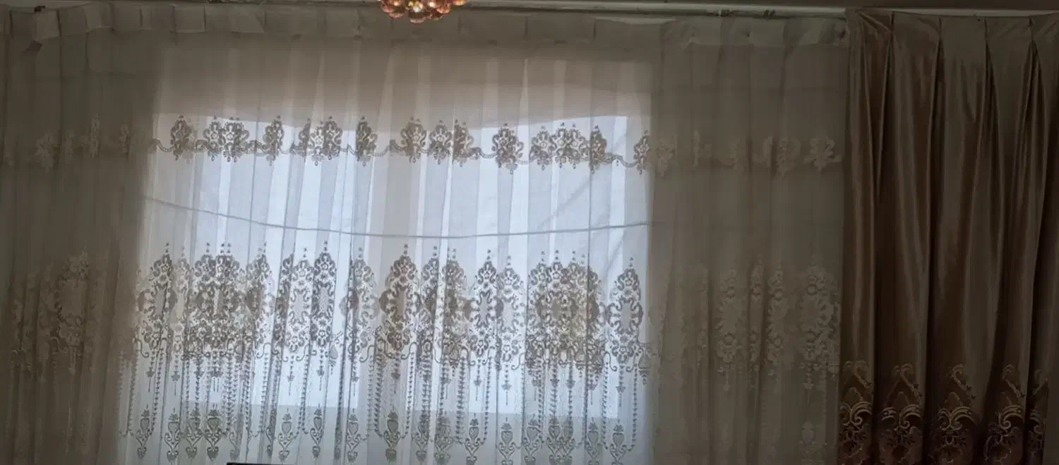 پرده دهمتر پلیسه شده نزدیک چهارمتر|پرده، رانر، رومیزی|سبزوار, قصبه غربی|دیوار