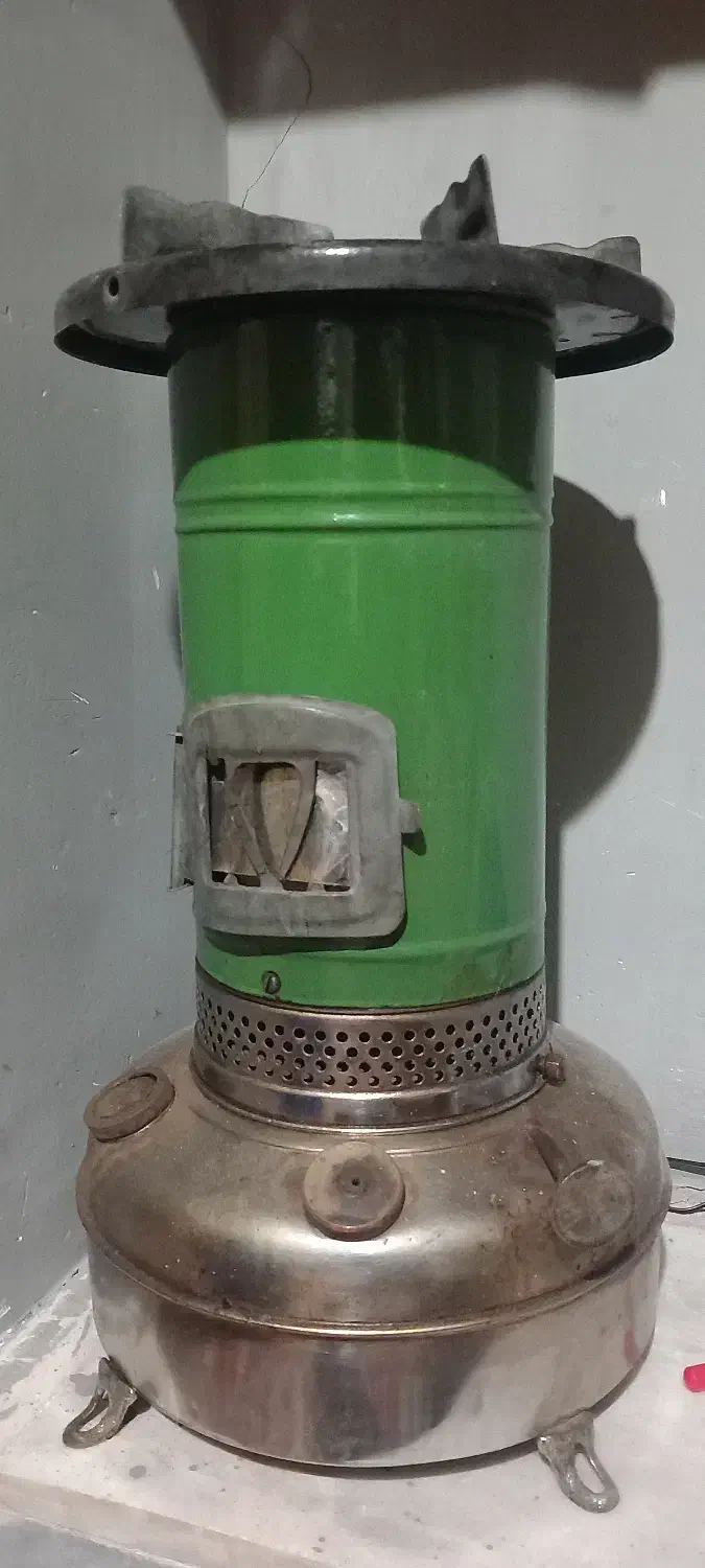 تلفن و چراغ نفتی|کلکسیون اشیاء عتیقه|کرمان, |دیوار