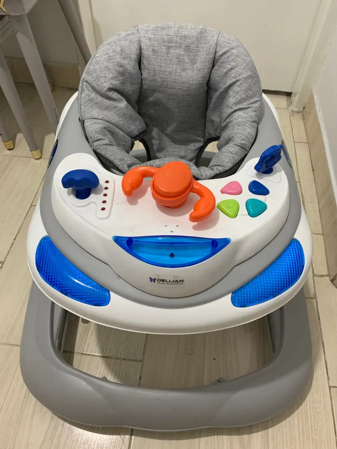 روروئک|کالسکه و لوازم جانبی|رشت, رودبارتان|دیوار