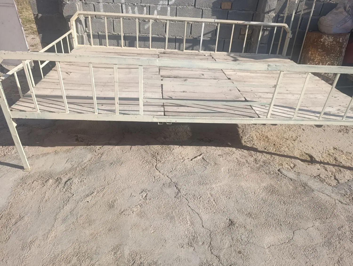تخت باغی|تخت و سرویس خواب|سرپل ذهاب, |دیوار
