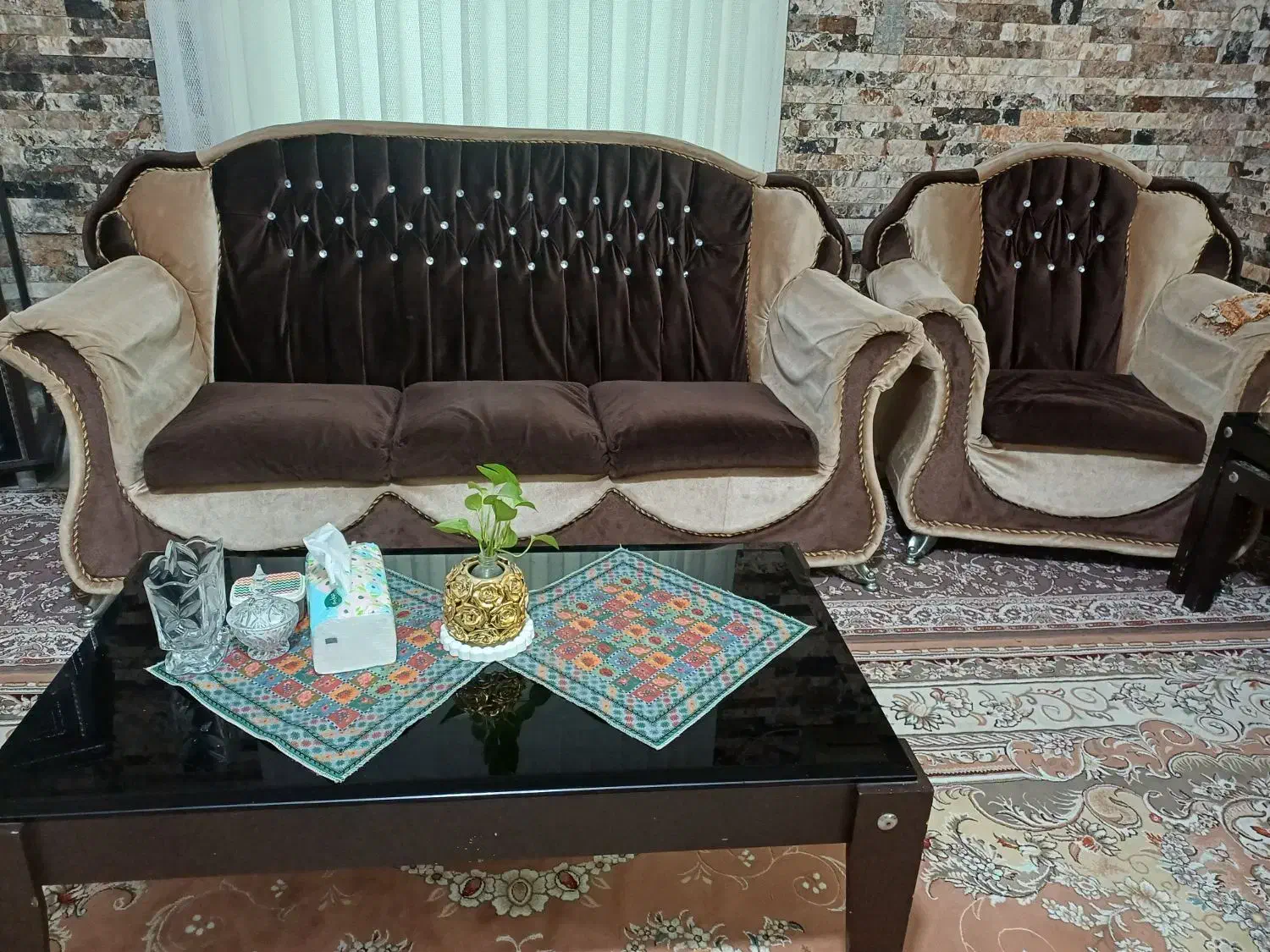 مبل هفت نفره با میز وسط و عسلی|مبلمان خانگی و میز عسلی|فریدون‌کنار, |دیوار