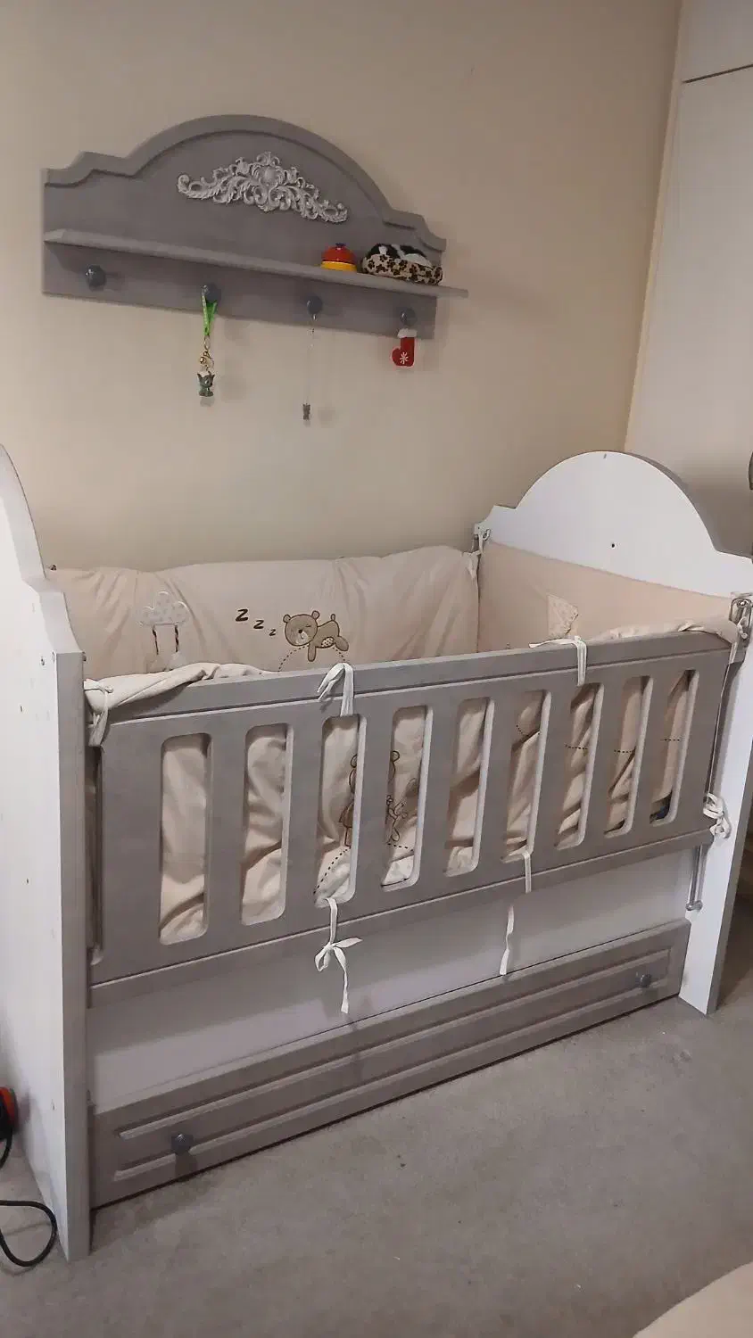 تخت کودک وکیوم لمسه دار  کشودار|تخت و صندلی بچه|تهران, شاهین|دیوار