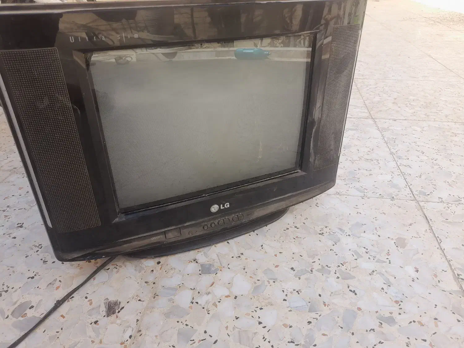 تلویزیون ۱۴ اینچ رنگی الجی سالم|تلویزیون و پروژکتور|کاشان, صفی آباد|دیوار