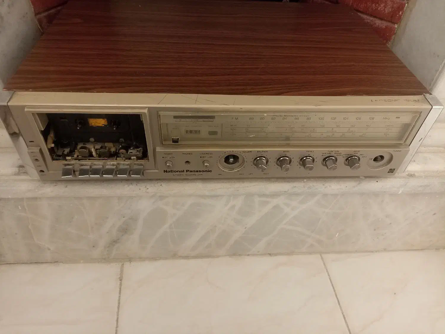 رادیو ضبط|کلکسیون اشیاء عتیقه|اسفراین, |دیوار