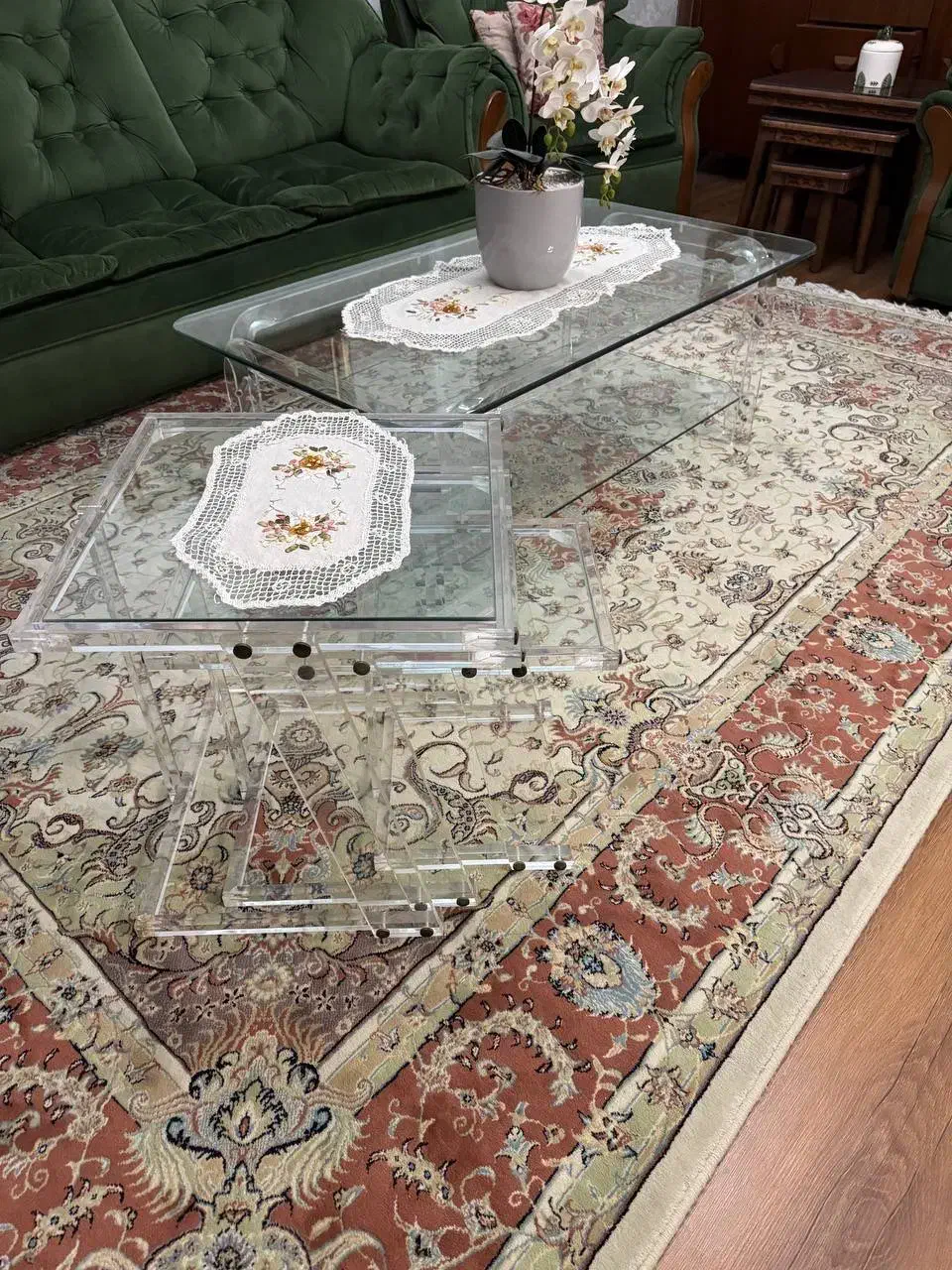 میز جلو مبلی شیشه ای با سه تا میز عسلی|مبلمان خانگی و میز عسلی|رشت, معلم|دیوار