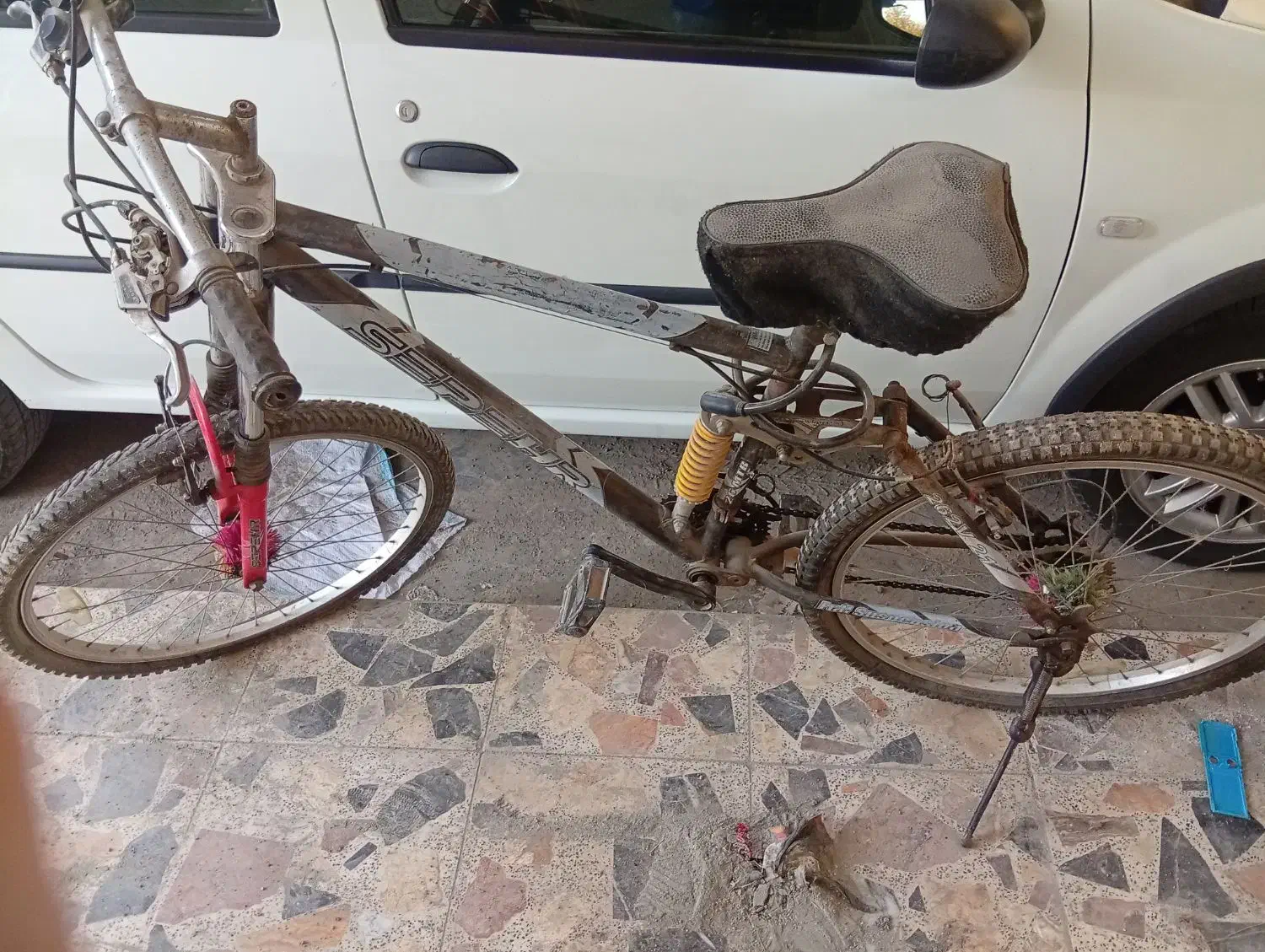 دوچرخه|دوچرخه، اسکیت، اسکوتر|آستانه اشرفیه, |دیوار