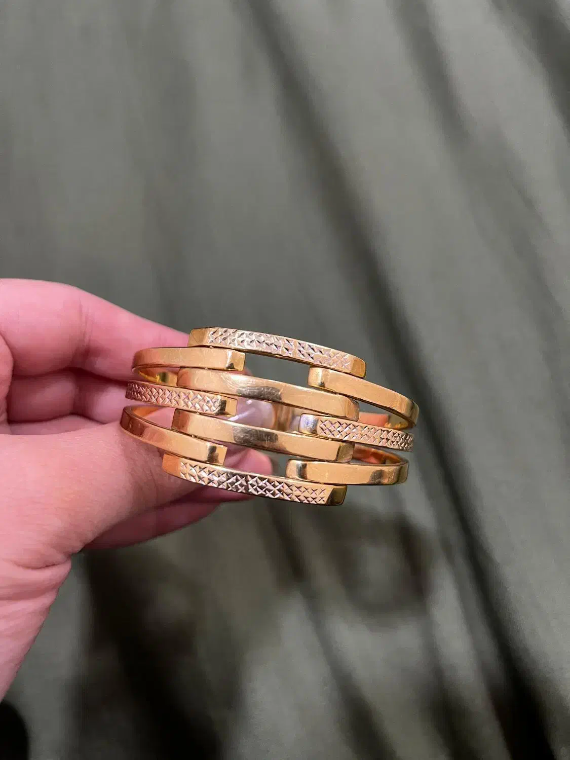 دستبند|جواهرات|اهواز, فرهنگ شهر|دیوار