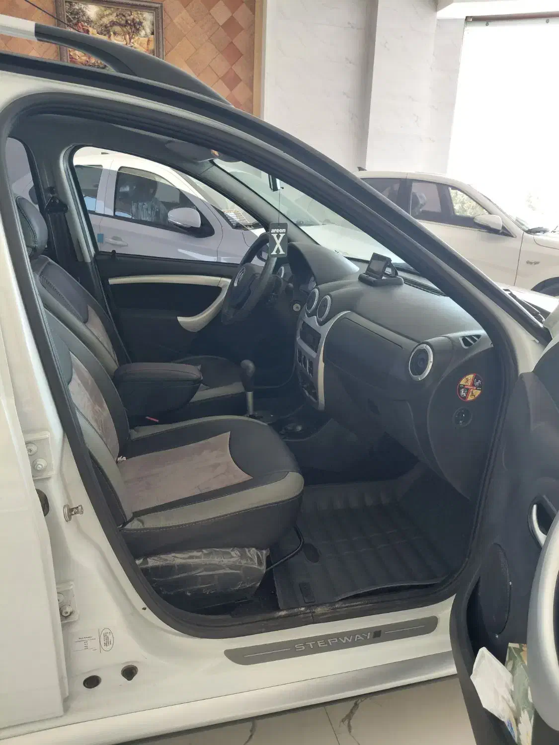 ساندرو استپ وی اتوماتیک|خودرو سواری و وانت|اصفهان, باغ فدک|دیوار