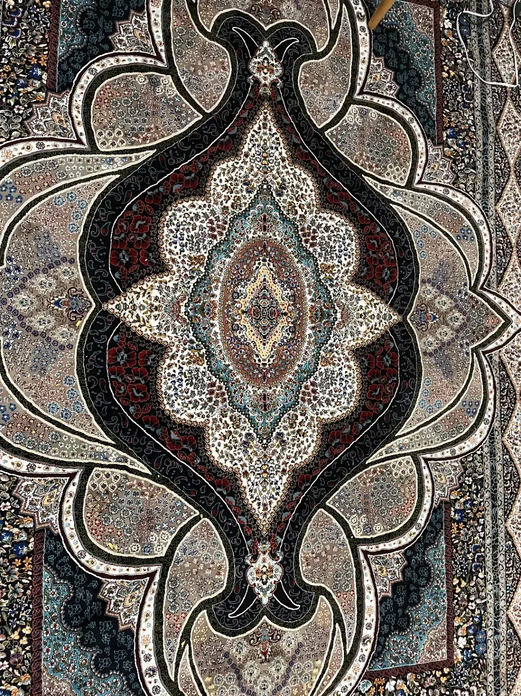 فرش ۷۰۰شانه|فرش|تهران, فلسطین (میدان انقلاب)|دیوار