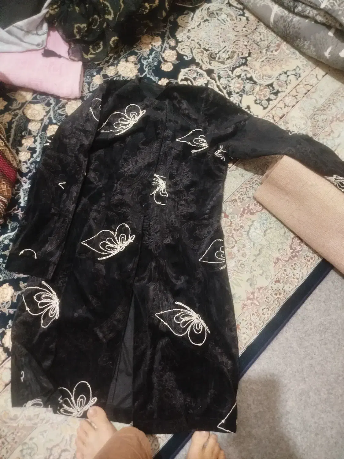 مانتو|لباس|قم, بنیاد|دیوار