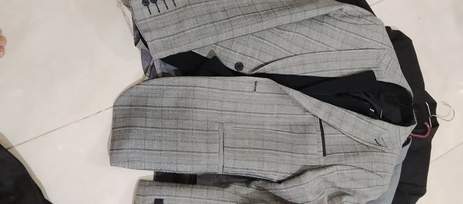 کت شلوار و میز خاطرات|لباس|شیراز, گود عربان|دیوار