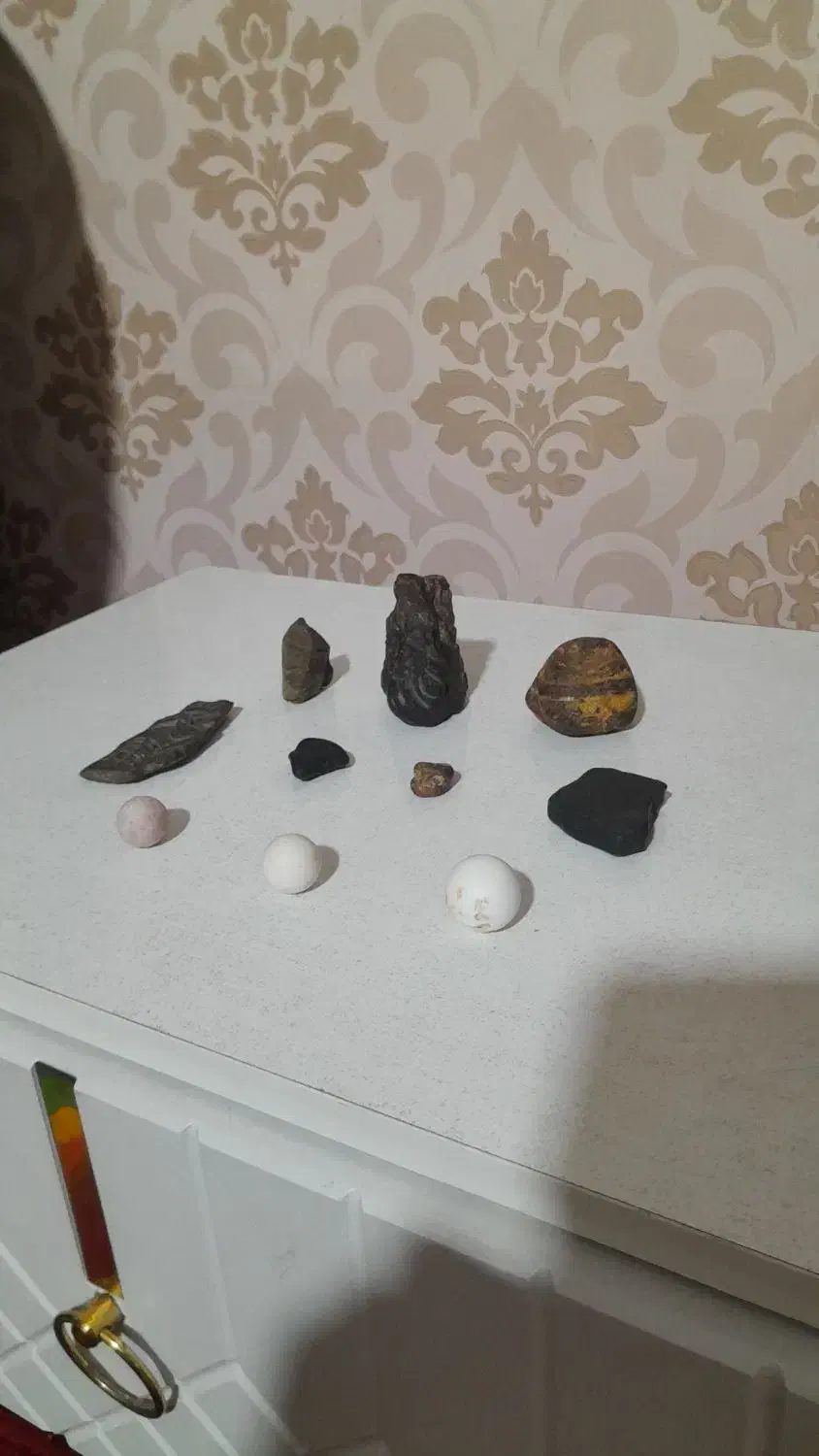 سنگ های قدیمی|کلکسیون اشیاء عتیقه|همدان, |دیوار