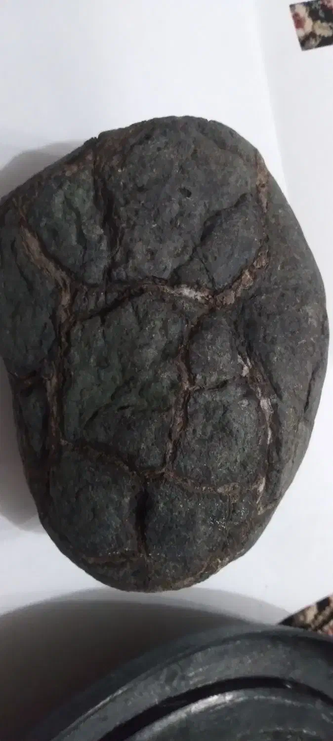 سنگ مشکوک به شهاب|کلکسیون اشیاء عتیقه|تربت‌حیدریه, حاجی یار‎|دیوار