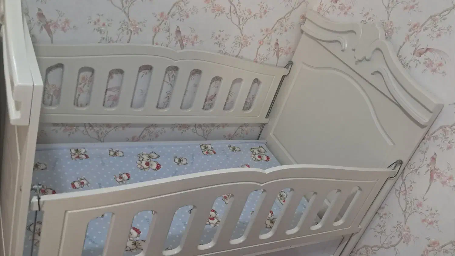 تخت کودک و میز تلویزیون|تخت و سرویس خواب|تبریز, |دیوار