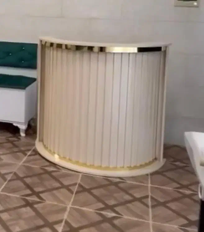 کانتر یا پیشخوان آرییشگاه|آرایشگاه و سالن‌های زیبایی|ضیابر, |دیوار