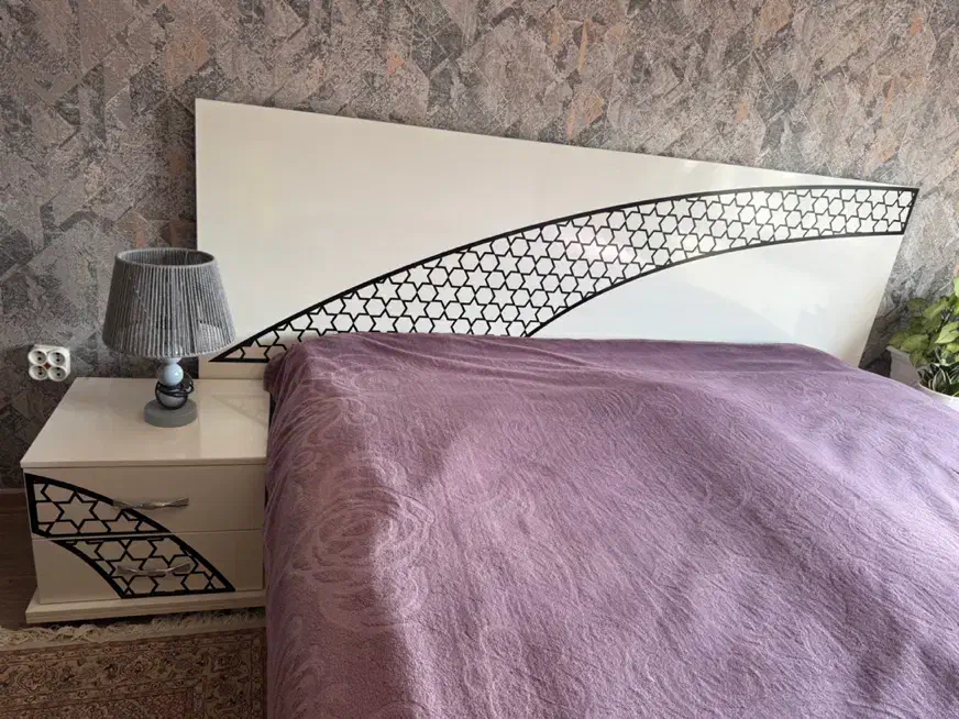 سرویس تخت خواب بادوتاپاتختی ومیزدراور وآینه وصندلی|تخت و سرویس خواب|ارومیه, |دیوار