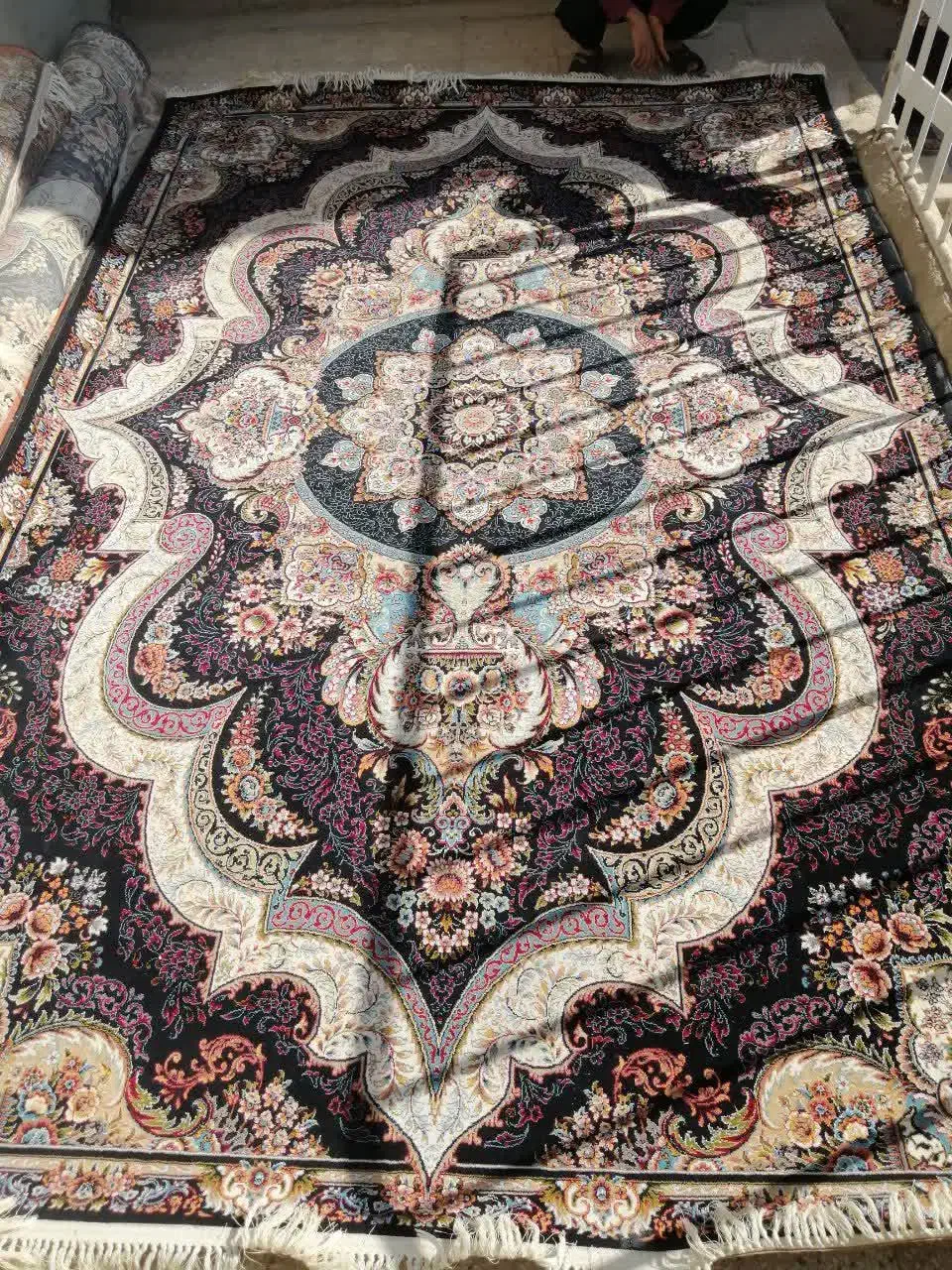 ۳ عدد قالی نو یکی ۴×۳و دوعدد ۶ متری|فرش|کاشمر, |دیوار