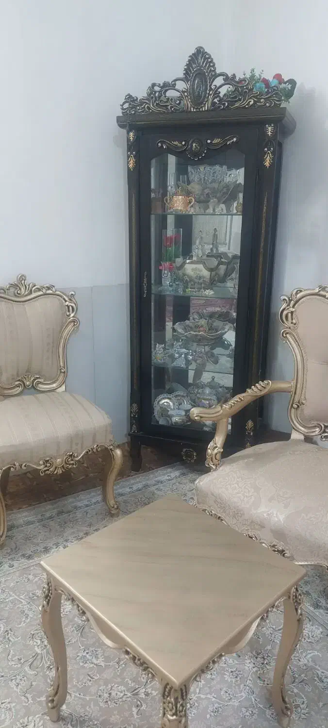 به مبلمانم نمیاد فقط ویترین فروشی هست|بوفه، ویترین، کنسول|باقرشهر, |دیوار