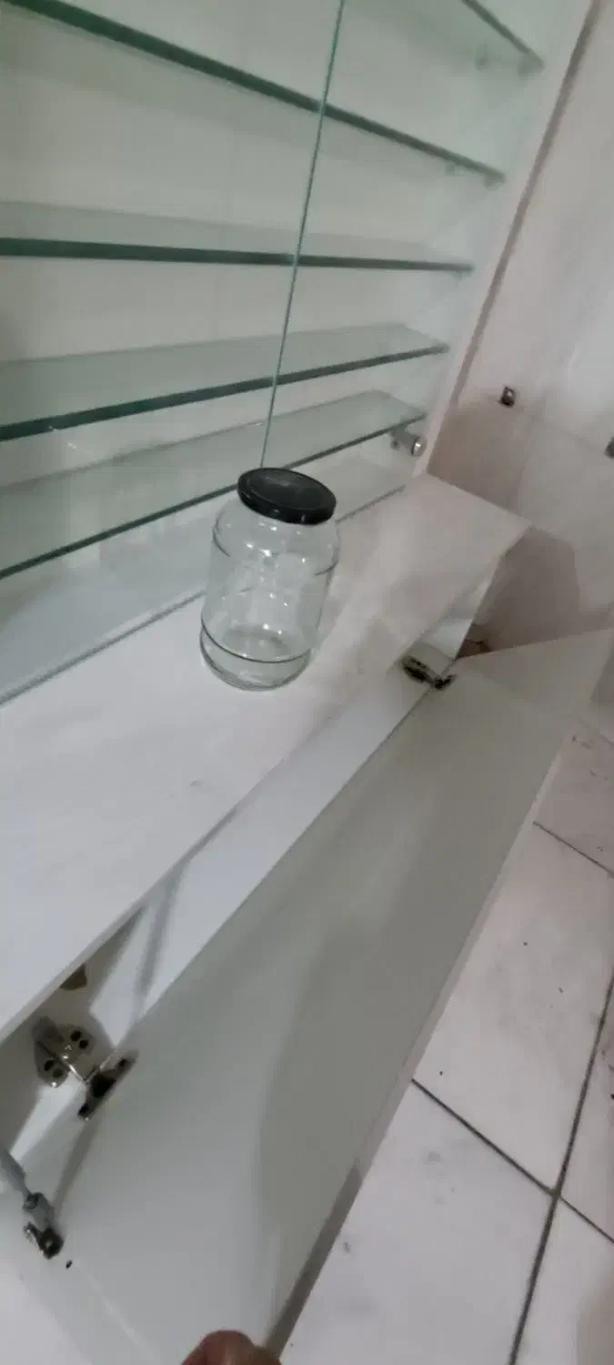 استند لاک یا وسایل|آرایشگاه و سالن‌های زیبایی|شهرکرد, |دیوار