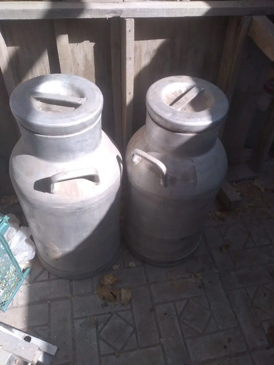 دبه شیری نیکلی قدیمی|ظروف نگهدارنده، پلاستیکی، یک‌بارمصرف|کرمان, |دیوار