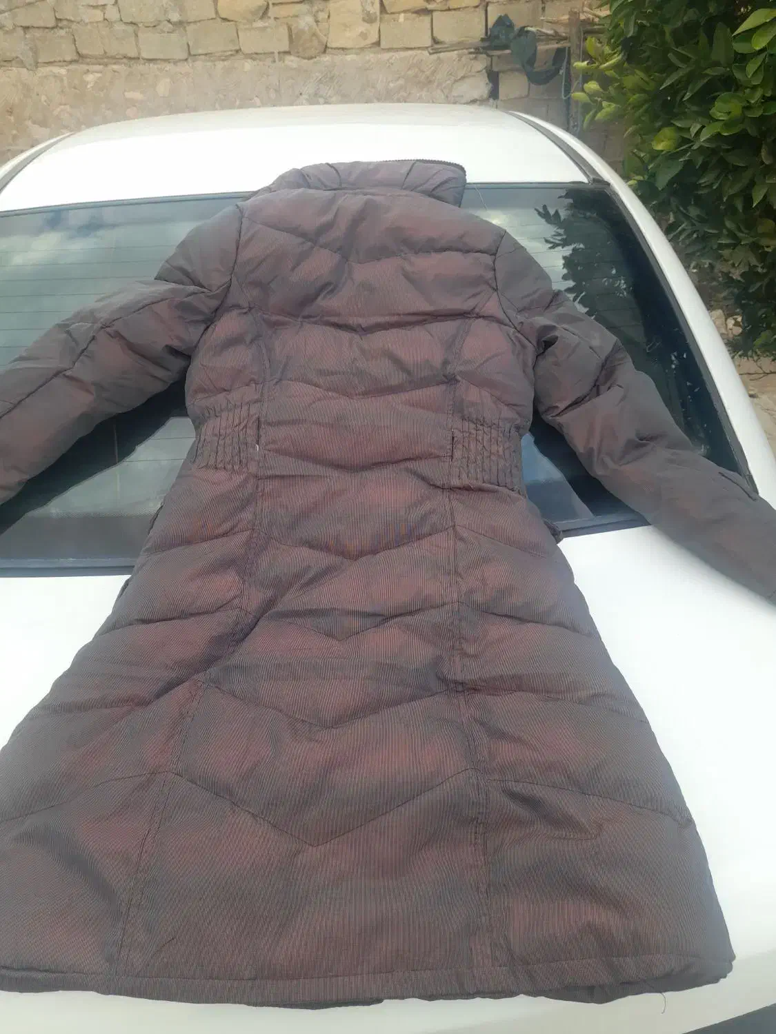 کاپیشن|لباس|چرام, |دیوار