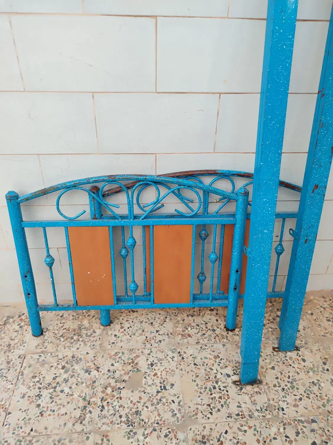 تخت فلزی یک نفره|تخت و سرویس خواب|اهواز, کارون|دیوار