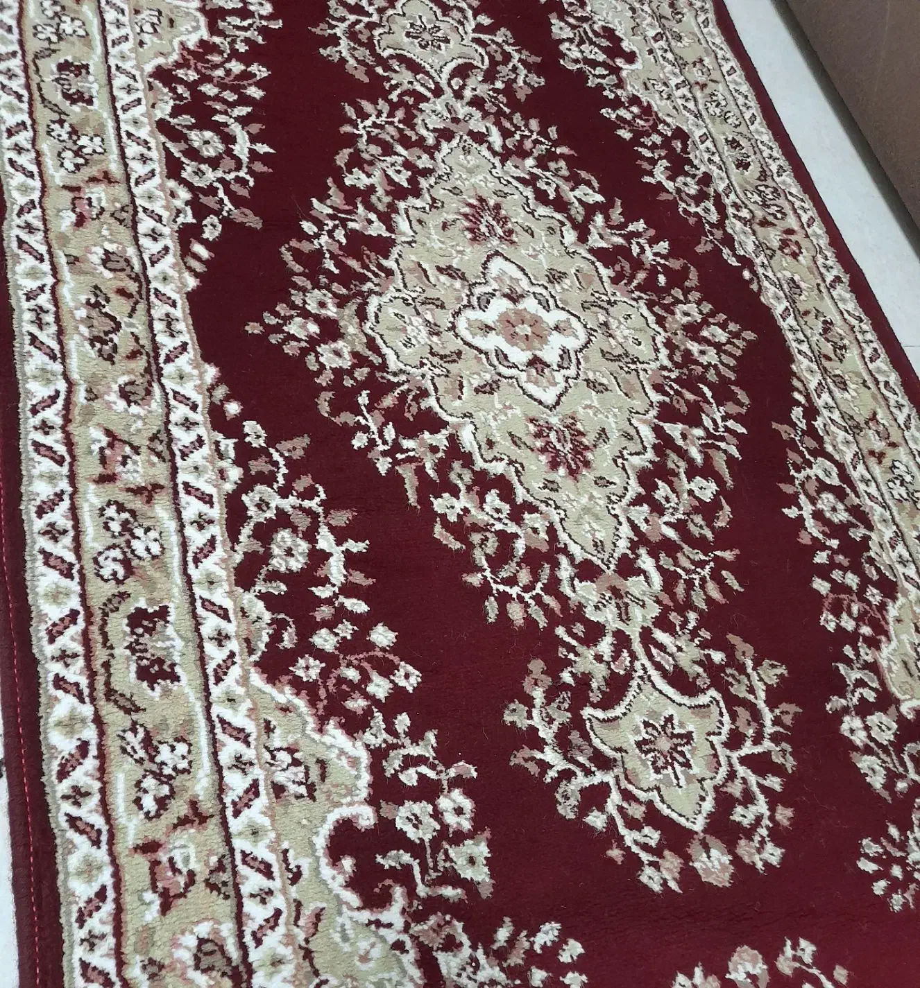 کنار فرشی در حد نو نو بدون هیچ زدگی|فرش|شیراز, میانرود|دیوار