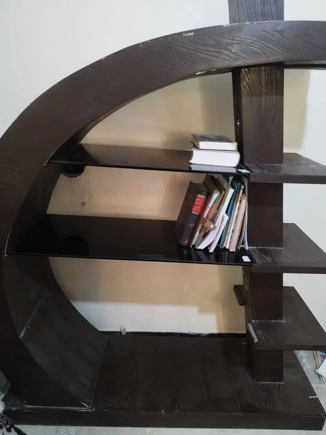 کتابخانه چوبی محکم با طبقات شیشه‌ای، قفسه کتاب|کتابخانه، شلف، قفسه‌های دیواری|زهک, |دیوار
