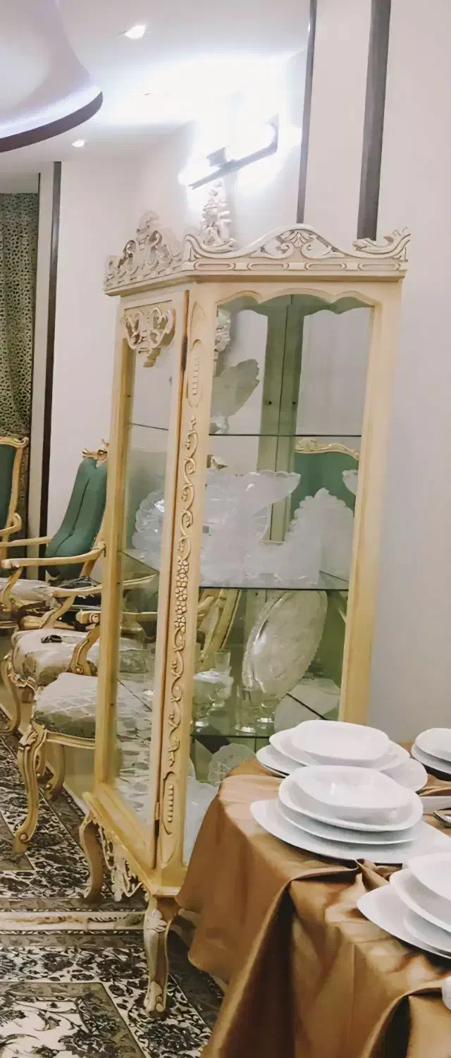 ویترین چوبی بسیار شیک و ظریف کار شده|بوفه، ویترین، کنسول|اصفهان, شیخ طوسی|دیوار