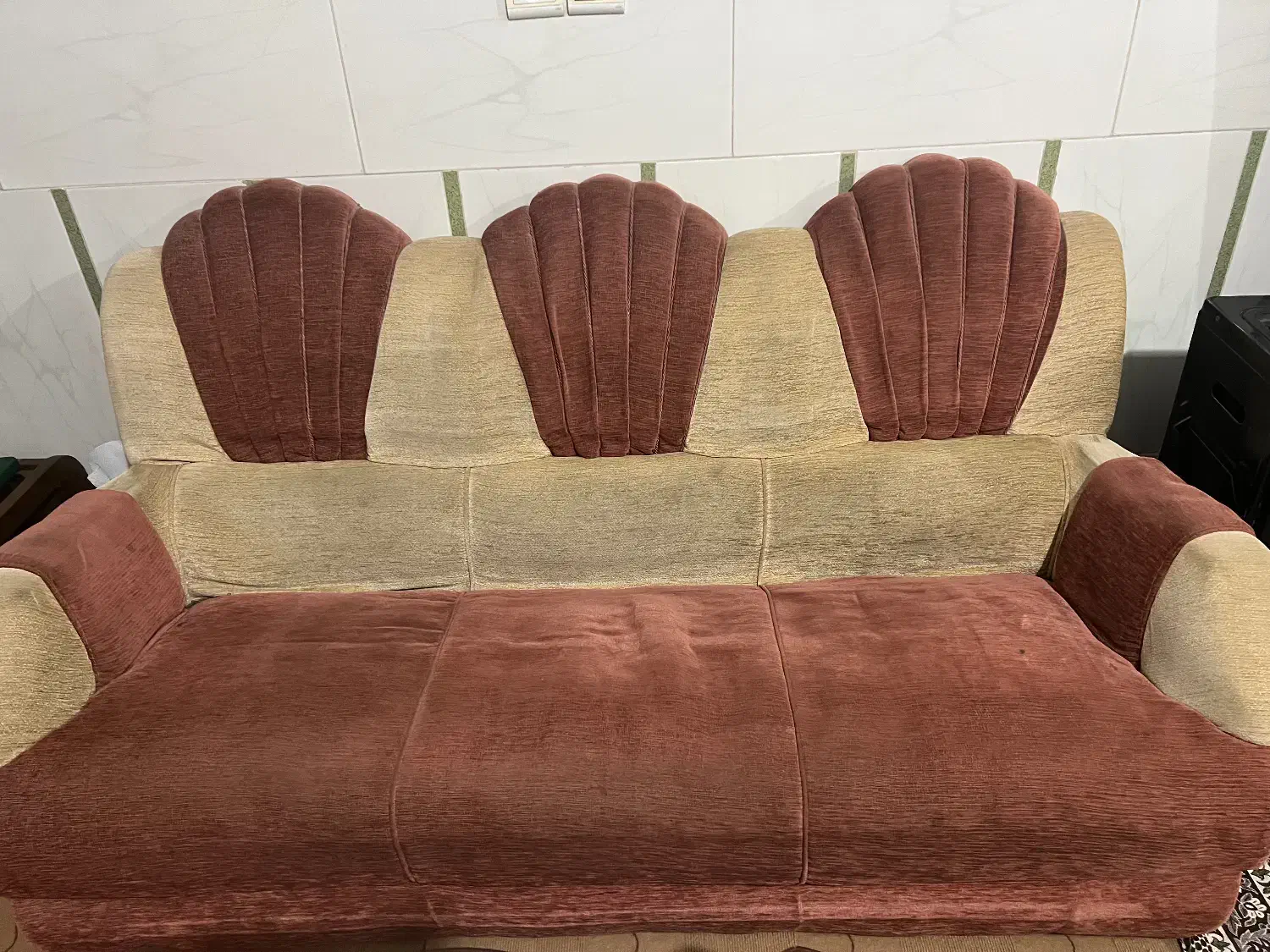 مبل|مبلمان خانگی و میز عسلی|قم, باغ شریفی|دیوار