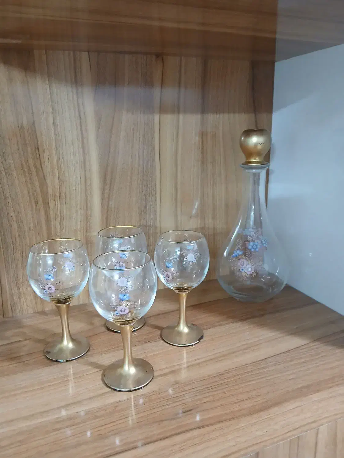 تنگ جام و پارچلیوان طلایی لیوان فرانسویی|ظروف سرو و پذیرایی|نیشابور, گنبد سبز|دیوار