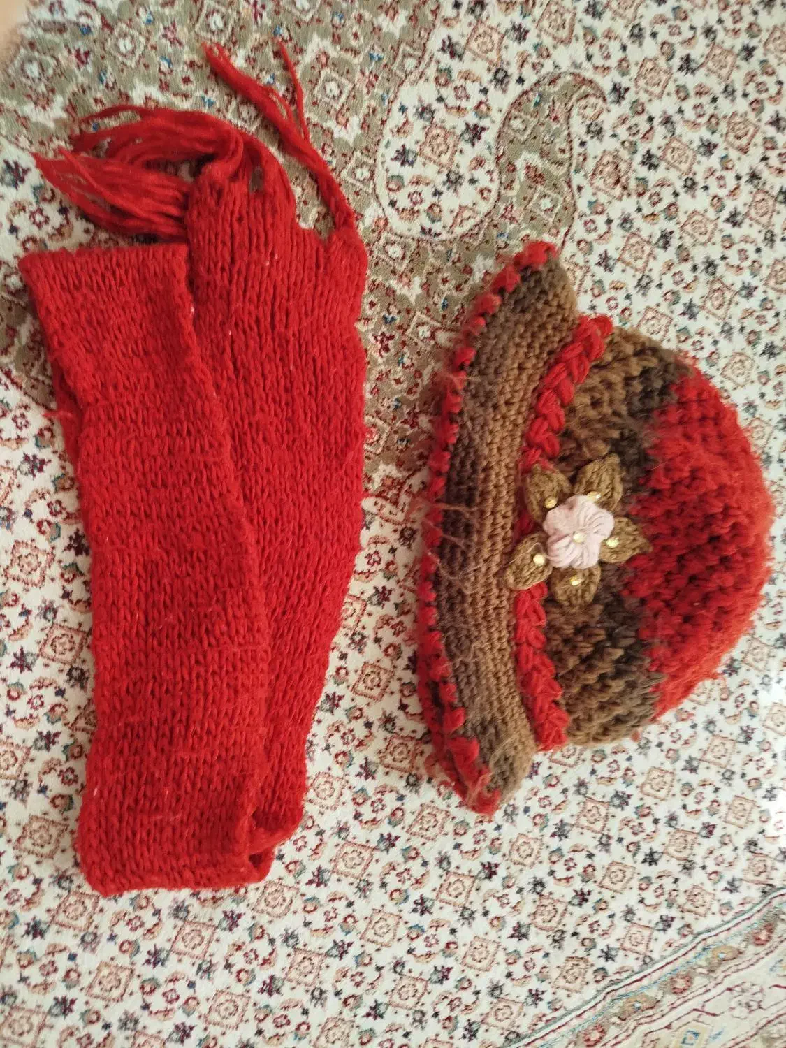 کلاه شالگردن|لباس|بیرجند, |دیوار