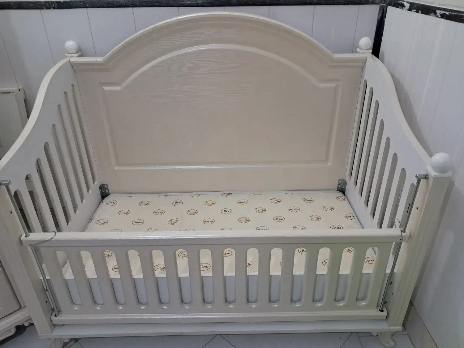 تخت کودک|تخت و صندلی بچه|قم, انسجام|دیوار