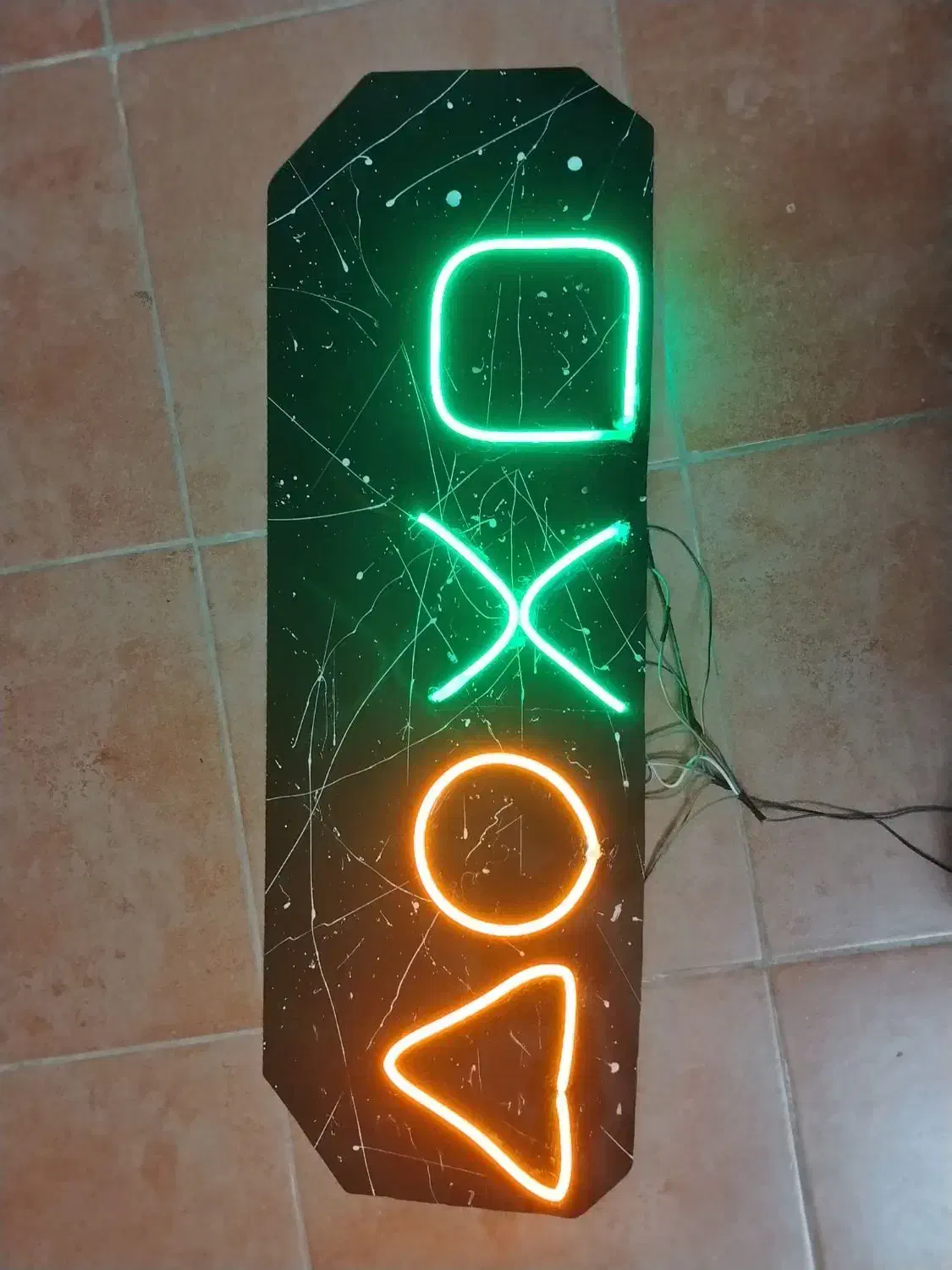 تابلوی نعون|ریسه و چراغ تزئینی|نجف‌آباد, منتظری شمالی|دیوار