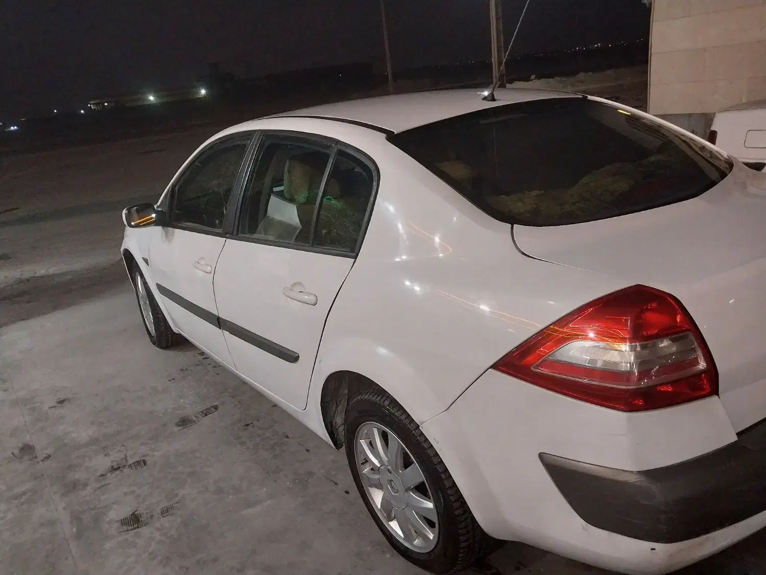 مگان ۲۰۰۰ اتومات|خودرو سواری و وانت|اصفهان, محمودآباد|دیوار