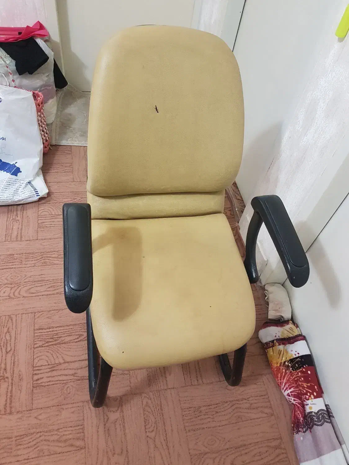 صندلی دسته دار|صندلی و نیمکت|الشتر, |دیوار