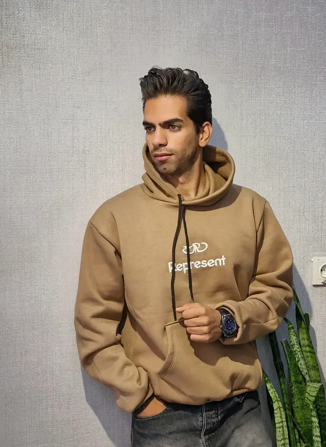 هودی دورس داخل کرکی|لباس|کاشان, پا نخل|دیوار