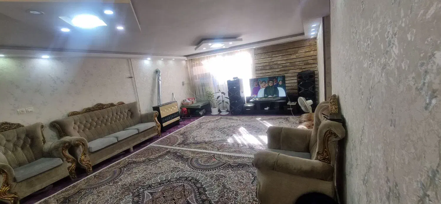 واحد ۸۰ متری  دنج و حیاط دار در مرکز شهر قزوین|فروش آپارتمان|قزوین, |دیوار