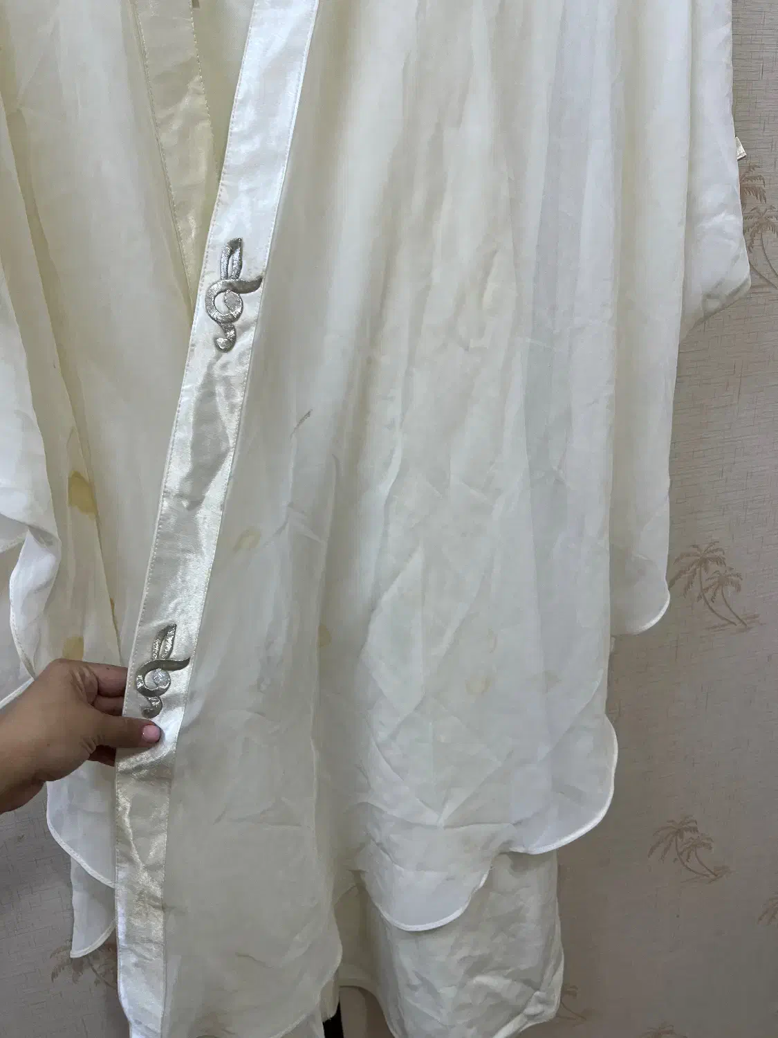 لباس مجلسی|لباس|شاهین‌شهر, نبوت|دیوار