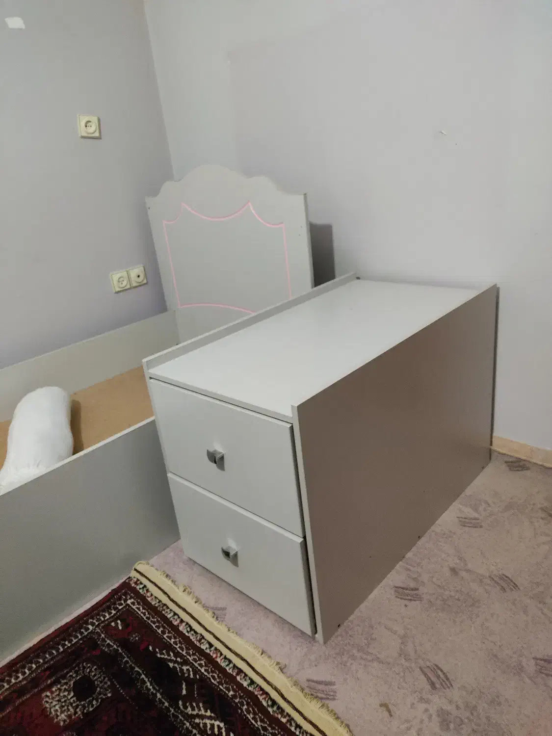 تخت و کشو|تخت و صندلی بچه|گنبد کاووس, |دیوار