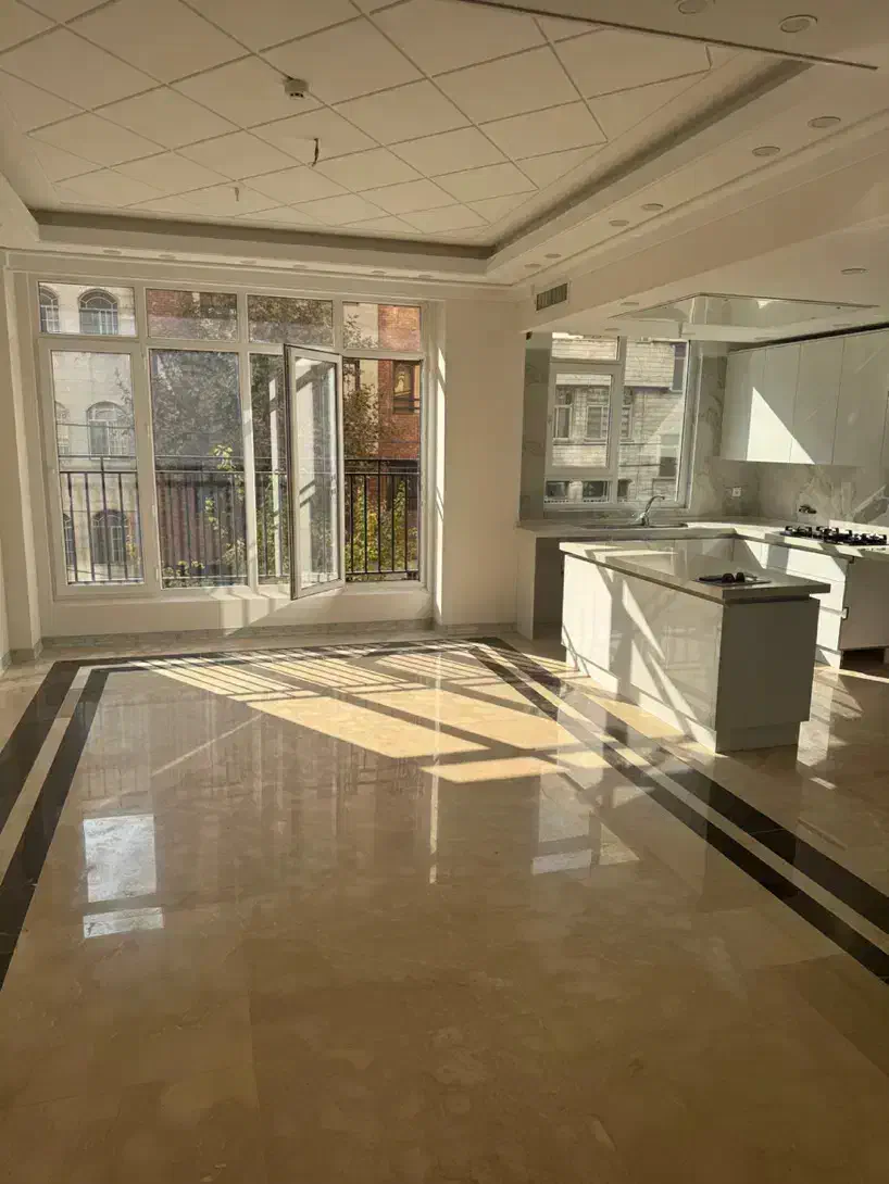 ۱۵۰ متر / خطی روبه آفتاب/سالن بزرگ-طبقه۱و۵