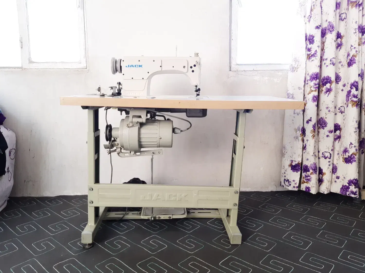 چرخ راسته جک|چرخ خیاطی و ریسندگی|قم, شهر قائم|دیوار