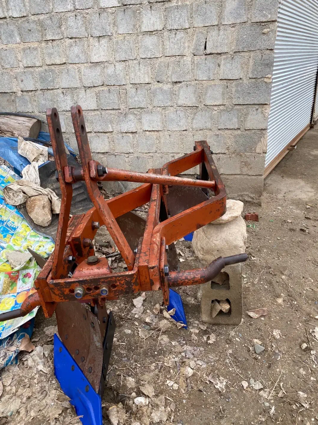 2جفت گاو اهن|ابزارآلات|شاهین دژ, |دیوار