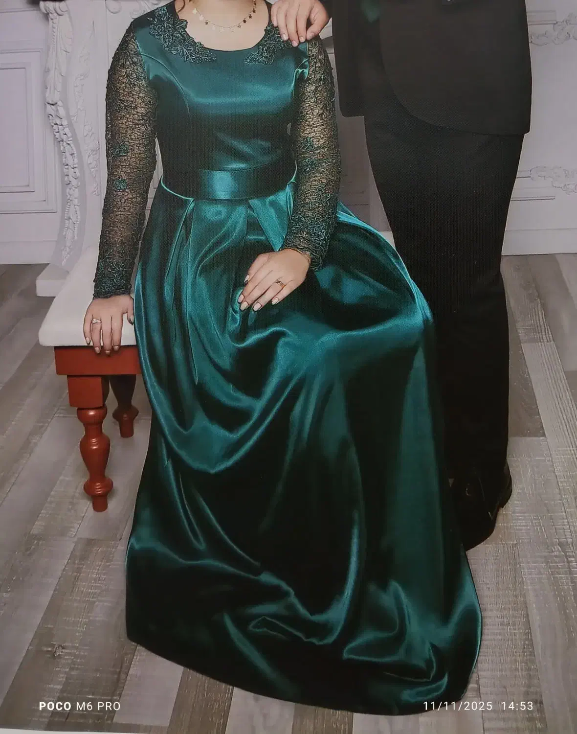 لباس مجلسی|لباس|رشت, دیانتی|دیوار