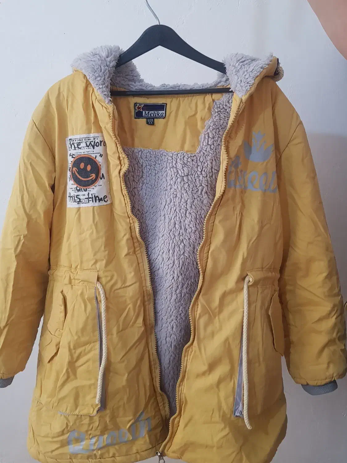 کاپشن بچگانه|لباس|صومعه‌سرا, |دیوار