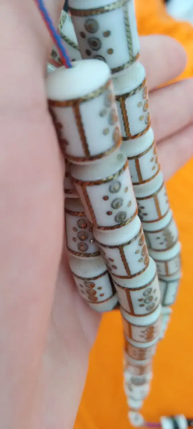 تسبیح برنج کوب و استخوان شتر در اردبیل|کلکسیون اشیاء عتیقه|اصفهان, براآن شمالی|دیوار