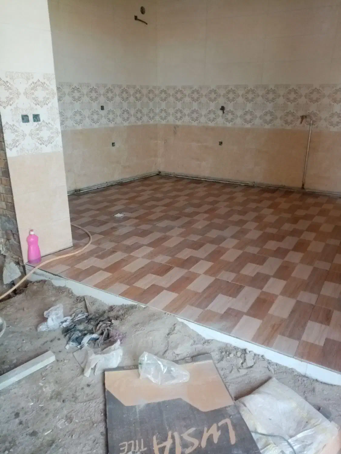 کاشیکاری و نمای سرامیکی ساده و موزاییک|خدمات پیشه و مهارت|آذرشهر, |دیوار